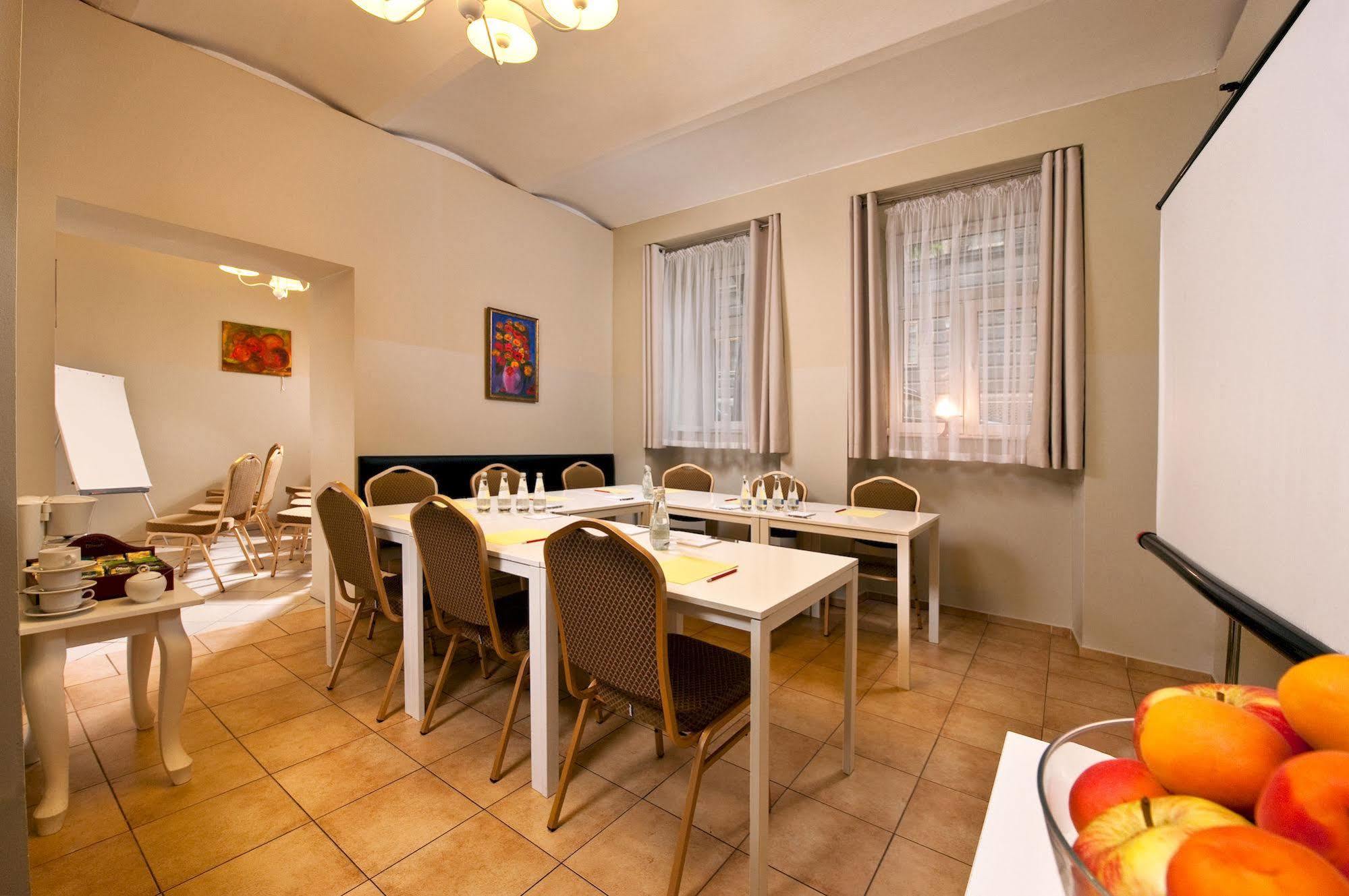 Leone Aparthotel Krakow Exterior photo